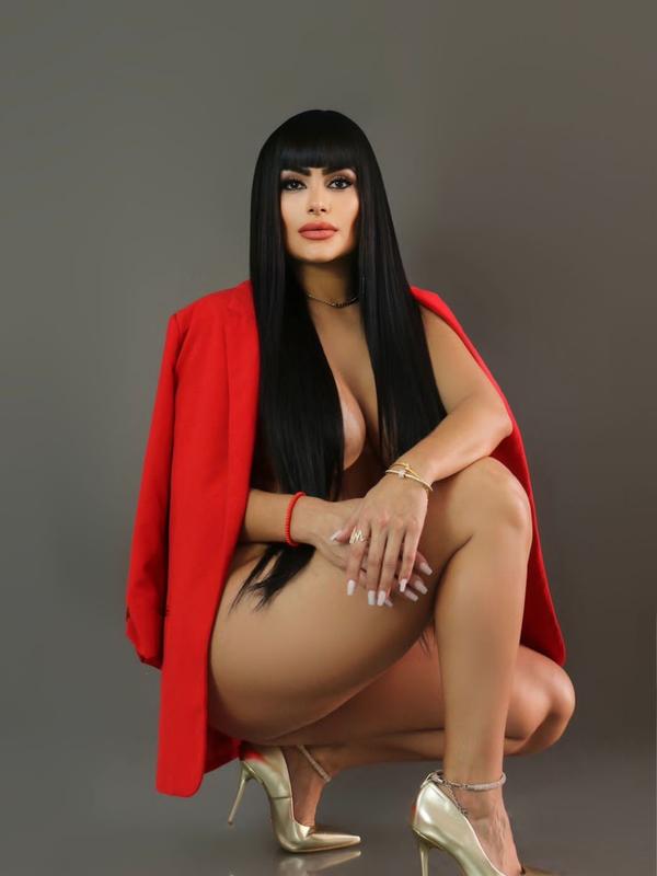 Lía Soledad la compañía que transforma tus noches